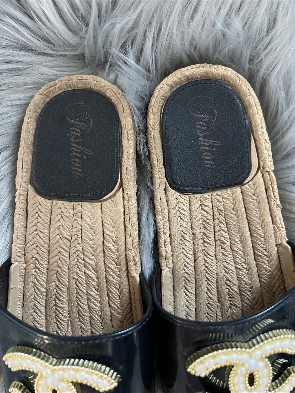 EUC Fashion Women’s Black Slide Sandals with Pearl Embellishment sz 7-8 - Picture 2 of 4